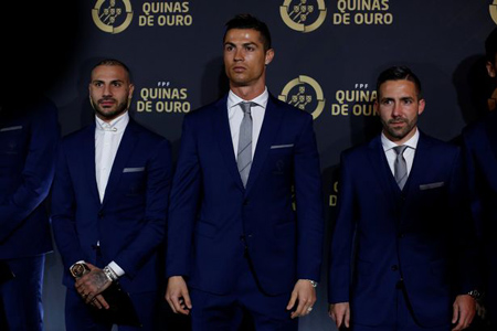 C.Ronaldo được vinh danh ở giải Cầu thủ xuất sắc nhất Bồ Đào Nha.